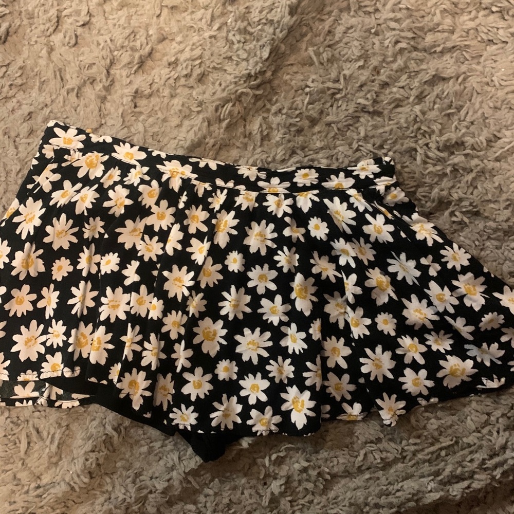 daisy skort